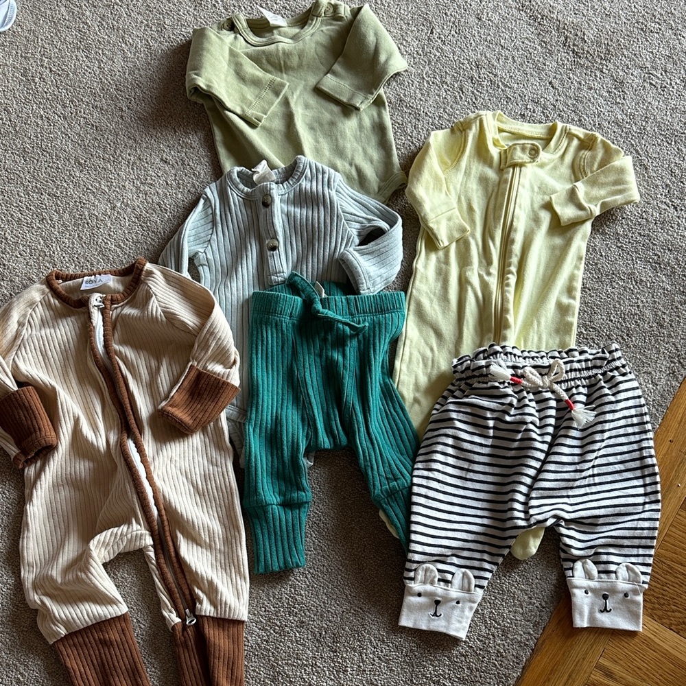 Lot of 0-3 month clothes